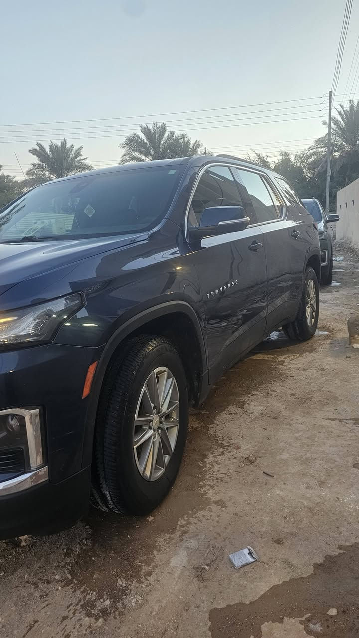 السلام عليكم ترافرس موديل 23
مواصفات Lt2  معروفة 
مفتاح التشغيل بصمة وتشغيل عن بعد 
3 قطع تبريد 
5 بصمات ابواب 
صندوق كهرباء 
كشانات الامامية كهرباء 
تدفئة بالكشنات 
تدفئة مقود 
سايد بريك بصمة 
شاحن موبايل واير ليس 
مخارج UBS
رادار امامي + تحديد مسار 
رادار جانبي نظام النقاط العمياء 
اشارة بالمرآة 
شاشة قاصة تدعم نظام الاندروي
كشافات امامية زنون 
حجم الاطارات 18 انج ويل كب 
حجم المحرك 6 سلندر  3600 
ناقل الحركة 9 نمر 
عداد المسافات الحالي ٦٥ كيلو متر 
السيارة رقم بغداد الجديد انكليزي 
الضرر البنيد فقط ما مبدل نفسه  
ايرباك كشن  الستيرن طاك 
عنوان  الناصرية  رقم الهاتف *********** بي وتساب
صور السونار
