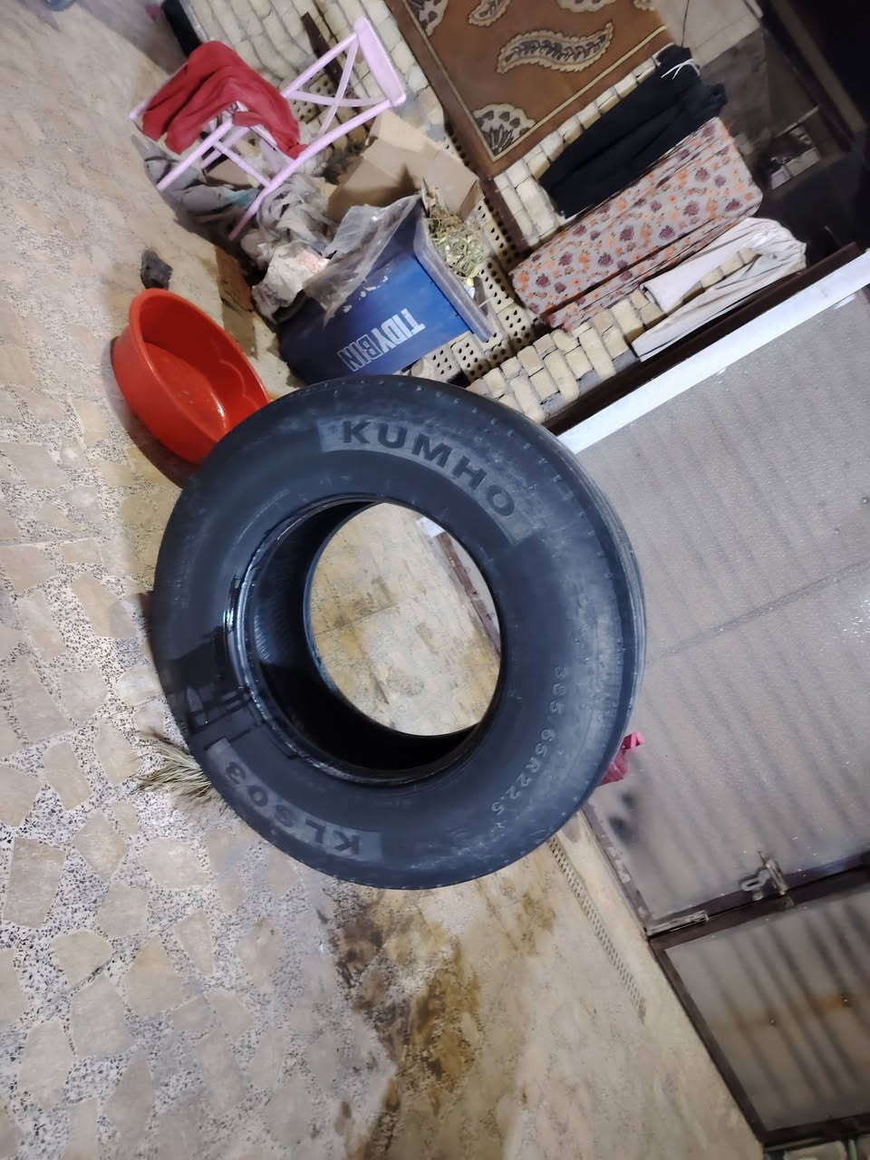 سلام عليكم زوج تايرات للبيع حرفش امامي كوري نضافه فول السعر 350
***********

