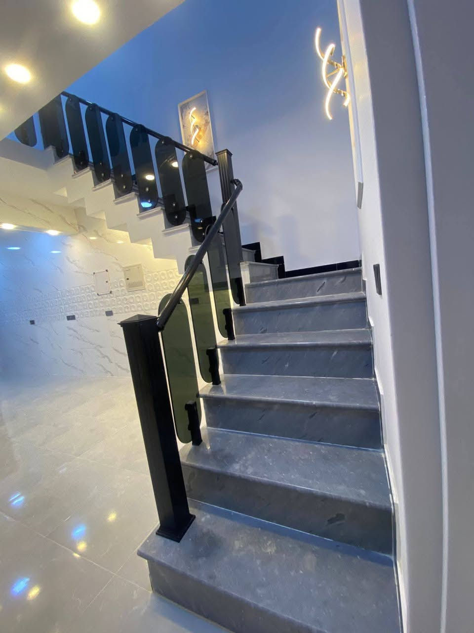 السلام عليكم ب١٣٨ مليون فقط
وشغل درجة أولى وبدون دلالية 
بيت مساحة ١٠٠ متر طابقين ٣ غرف نوم استقبال مطبخ صاله وصحيات ٢ العنوان بغداد الدورة البوعيثة مجمع السلطان الثاني تنازل شركة وإقرار محكمة للإستفسار ***********
