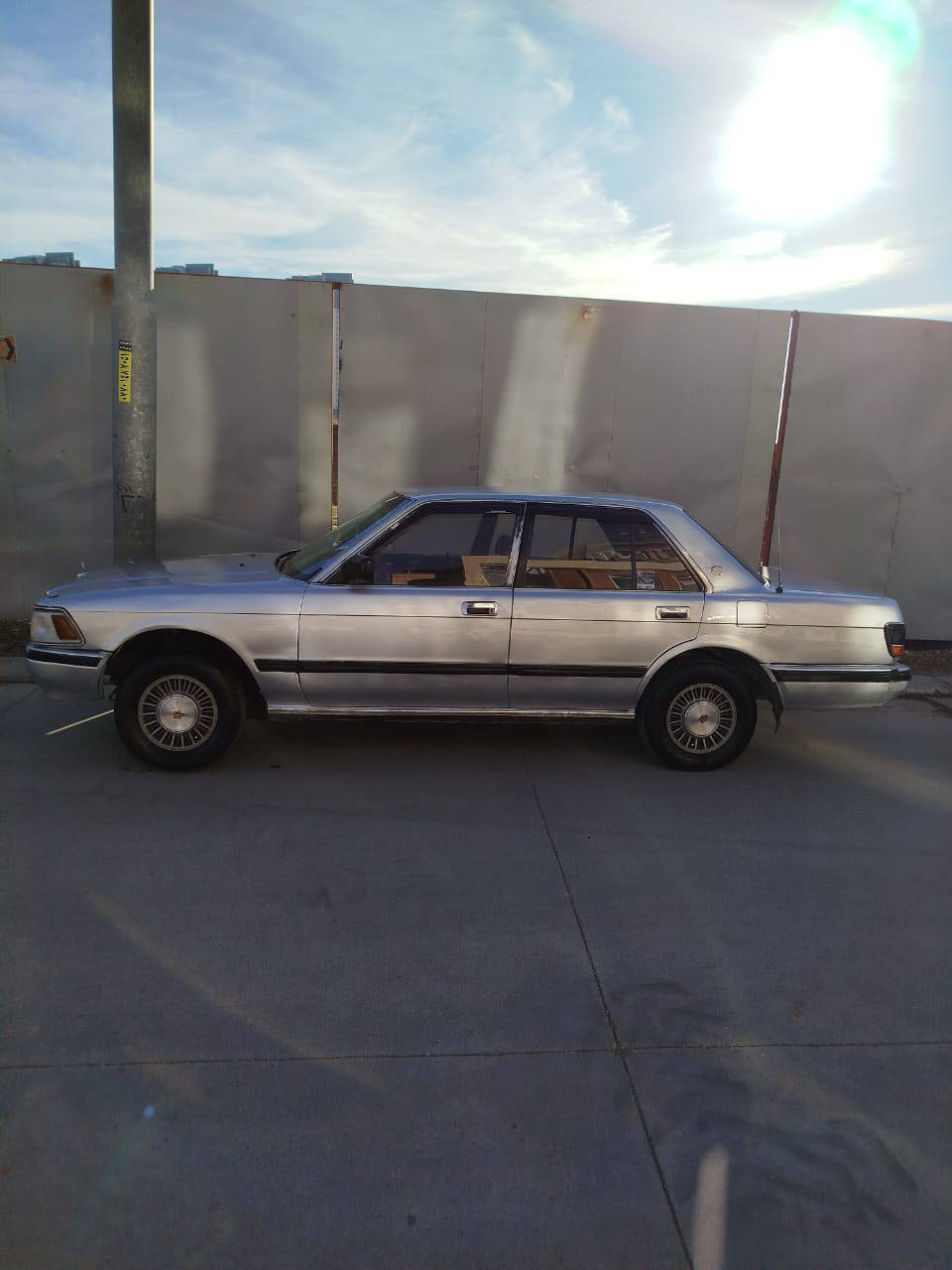 سۆپەر سیدان 1990 کلاسیک مەکینەی 5m بیلاد 
گێڕومەکینە و ئەکسلی بەشەرتی 10 فیتەر
سەیارەکە زۆر پاکە و دەمێکە هەڵمان گرتووە 
گێچی بەنزین  گێچی حەماوە  گێچی RPM
گێچی کیلۆمەتر 
گڵۆپی ناوگێچەکە هەمووی ئیش ئەکات 
تەرجیل و مکبەرەی تازە ئۆکس و بلوتس و فلاش و میمۆری 
گاعی بەر پێکانی بیلادە و کوشنی تازەی تێگیراوە 
گەرمی بەشەرت 
لایتی زینۆن و تاقم پێشی شەریکەی بۆ بەستراوە لەگەڵ لایتی سەر چەمەلەغەکان 
پێش و دوای تازە داگیراوە و بانسەکانی گۆڕاوە 
چوار کەپی بیلادیم بۆ بەستووە 
سەیارەکە زۆر مەزبوتە هەموو گیانی ئیش ئەکات 
قفڵ مەرکەزی و جام کارەبایی 
سنوقی دواوە بە کۆنتڕۆڵ ئەکرێتەوە بیلادیە 

سعر : لە کۆمێنت داوای بکە ڕاستەوخۆ بۆت دێت 🤖 

ئاڕمی پلاستیکی سلێمانی بەشەرتی ئەوەلیات و غرامە 
سەیارەکە ماڵی ئەوەیە ڕای گریت بۆ جوانی لەسەر دەقی شەریکە ماوەتەوە 
شوێن سلێمانی 

ژمارەی خاوەنەکەی 
***********
