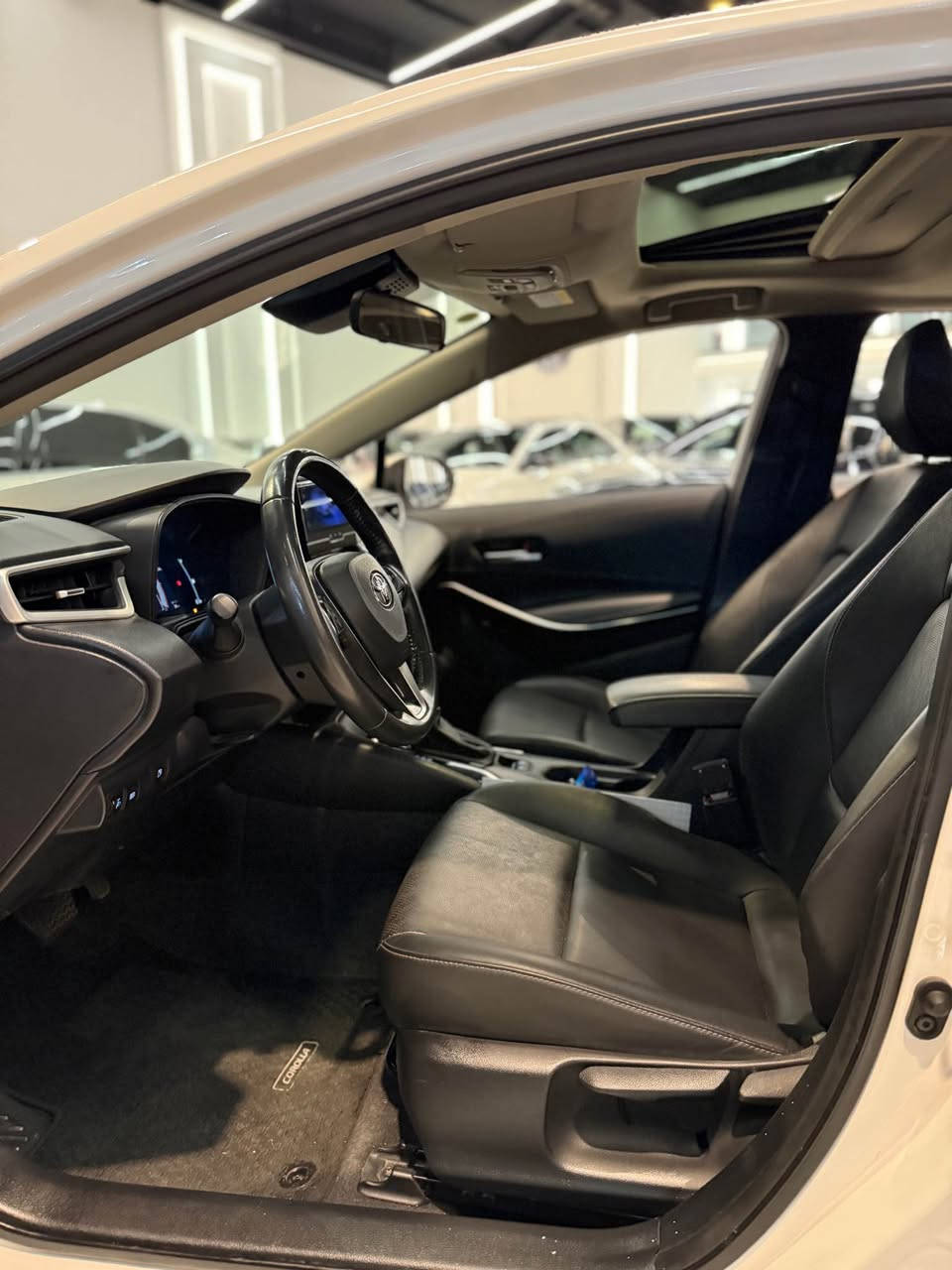Toyota Corolla 2024 hybrid وارد صيني شكل خليجي
وارد صيني شكل خليجي هايبريد 
ماشي/ ٢٦ الف كيلومتر 
صبغ/ بدون صبغ مكانين صغير تعديل 
موصفات/ فول موصفات سلايد - كوشن جلد - كاميرا خلفي - رادارات - تبريد مركزي باقي معروفه .
*********** whats app أربيل, العراق
