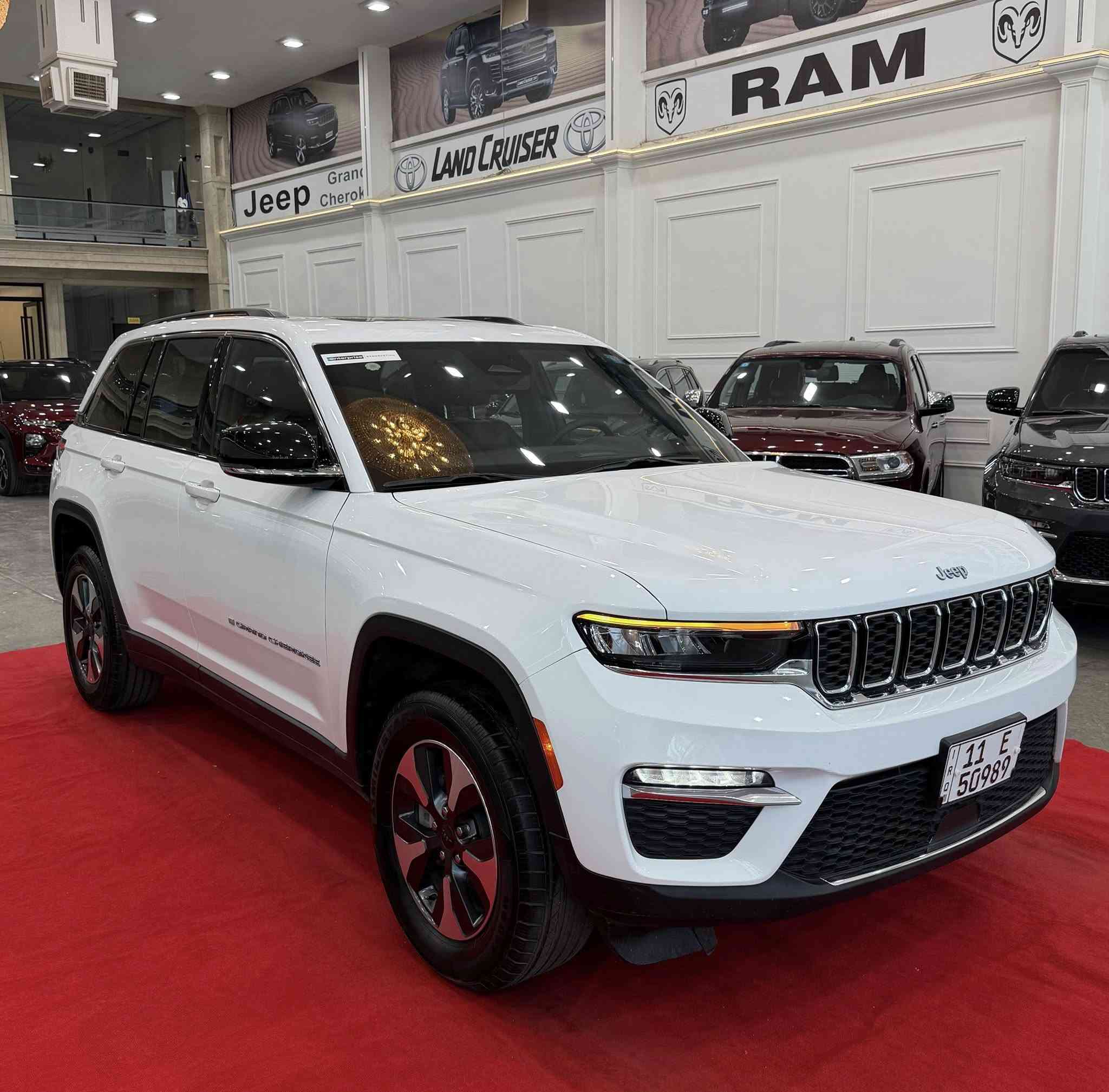 السلام عليكم
للبيع 2024 Jeep Grand Cherokee, Limited 4Xe
عداد :31الف ميل
داخل جلد أسود
بانوراما
تحكم بالستيرن
شاشات عدد 3
شاشة كبيرة
كراسي امامية كهرباء
ميموري كرسي السائق
تدفئة مقاعد امامية
تدفئة مقاعد خلفية
تدفئة ستيرن
خاصية دخول بدون مفتاح
كاميرا خلفية
رادار امامي 
رادار جانبي
تحديد مسرب 
مثبت سرعة تفاعلي
تشغيل عن بعد
باب الصندوق كهرباء
نظام STOP/START ENGINE
نظام صوت ALPINE
حساسات خلفية
اوتو بريك خلفي
هاند بريك كهربائي (بصمة)
اضوية امامية LED
اضوية امامية زينون عالي/واطي
كشافات ضباب زينون
4 وضعيات قيادة
اضوية خلفية LED

حادث باب وجاملغ مبدل نفس لون 

العنوان بغداد الكاضمية قرب مرور الكاضمية معارض جكوك شركة البحر المميز

للاستفسار :***********
