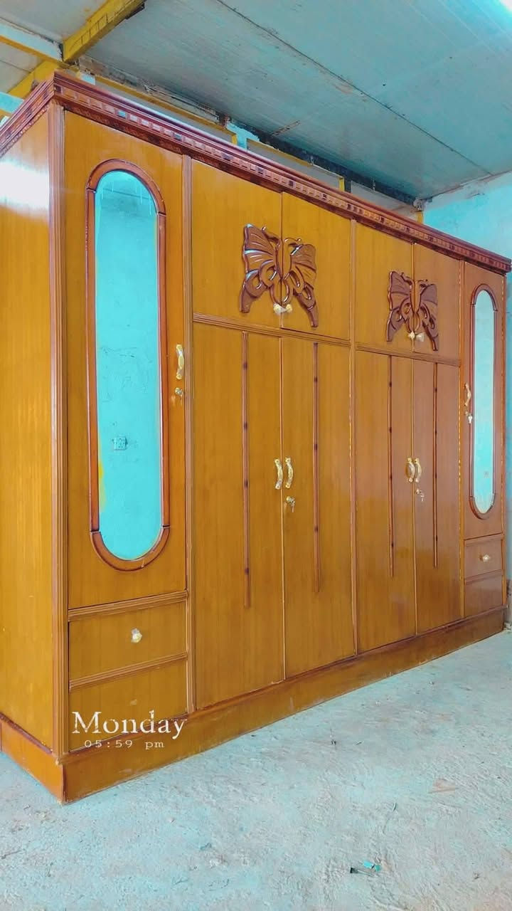 كنتور ابو الستة داخل وخارج صاج نضيف وحلو مرتب يدات وسويجات وصبغ جديد السعر ٣٠٠ وبية مجال  تكدر  تتصل واتساب او خاص   يوجد توصيل 
***********
