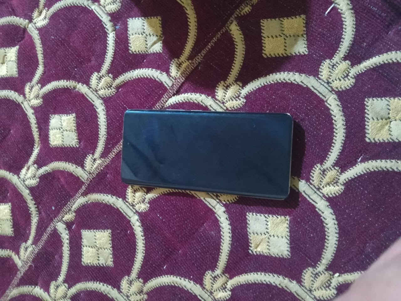 السلام عليكم تلفون البيع سعر 250ونظيف وجديد وهاذ رقم تصلو عليه ***********
