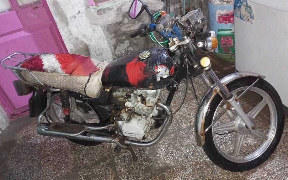 السلام عليكم دراجه للبيع 5كير موديل 2009 كلشي ماعايزه نكره سلف رقم اسود منفيس وكاله/السعر450/وبيهه مجال حك الجيه  دخل خاص وبيك خير ودلل  هاذا رقمي بيه واتساب /***********  العنوان النجف الاشرف حي الرضويه
