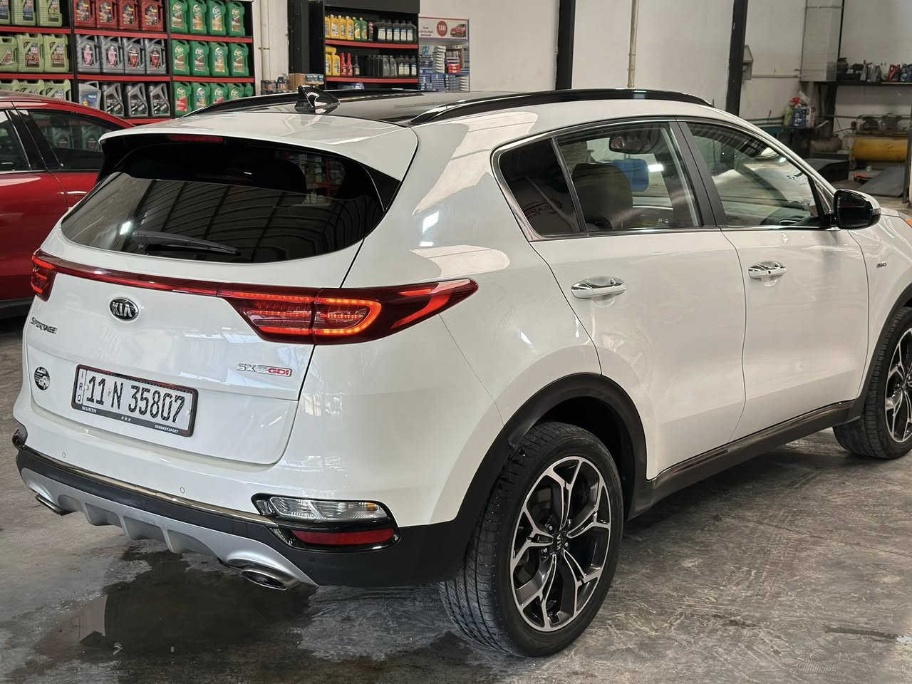 السلام عليكم ..تحية طيبة
Kia sportage 2022 SX
2000 Turbo gdi
فول مواصفات
فتحة بانوراما
كشنات تدفئة+تبريد
مري شفط
ستيرن تدفئة
جنطة كهرباء
رادارات جانبية 
رادار امامي
كامرة خلفية
وبقية المواصفات..
السيارة ماشية 45700ml
حرة رقم بغداد 

حادث السيارة/تبديل جاملغ امامي
+صبغ نص بنيد +جاملغ خلفي السائق
السيارة نظيفة جداً مال جناي
بدون لغد بدون شاصي
صور الحادث موجودة ع الواتس بيك خير وتدلل
السعر 198 وبيها مجال للشراي
مكان السيارة: بابل-حلة
الشراي اتصل وتأمر
***********
