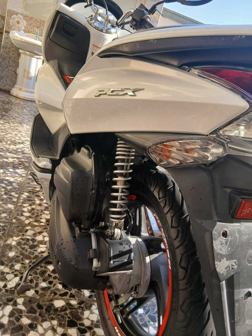 بي سي اكس الجيل الاول
محرك ١٢٥ دراجه جديده مكفوله كفاله عامه 
ماشيه ٨٠٠٠الاف السعر ١٤ ونص
العنوان بغداد
الرقم ***********
