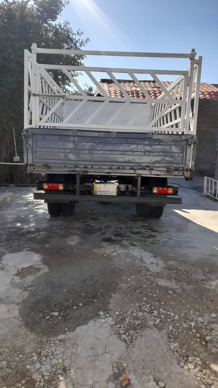 سياره للبيع جاهزه مابيها نقص الف دينار متصرف عليها بلاديه ما محوره بأسمي  سعرها 40 ورقه وبيها مجال حگ الجيه رقمي ***********
