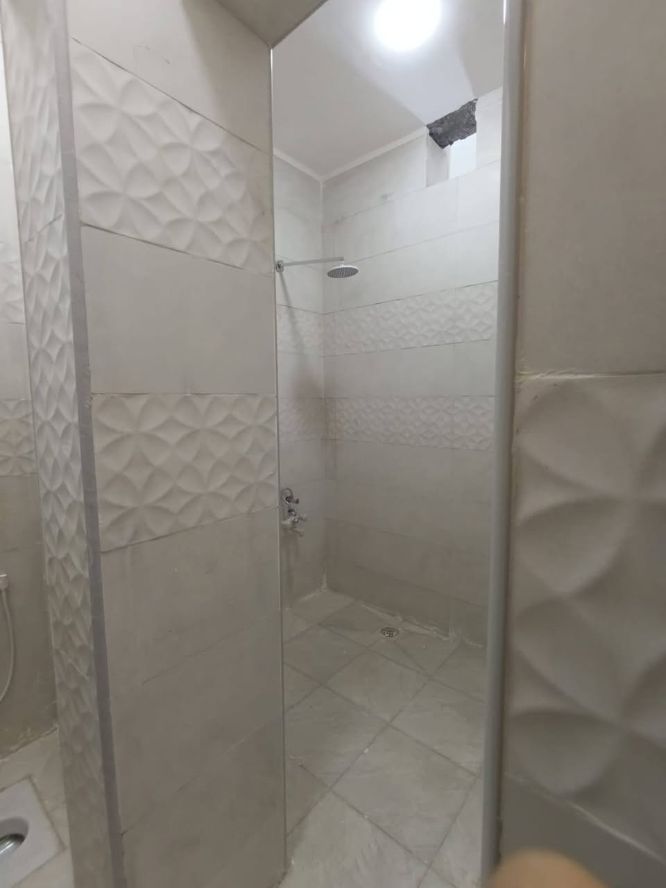 دار للبيع في شط العرب الجزيرة شارع الصقر قرب زيد ابن علي مساحه 210متر سعر لبيت 95وبي مجال للاستفسار الاتصال على الرقم ***********
