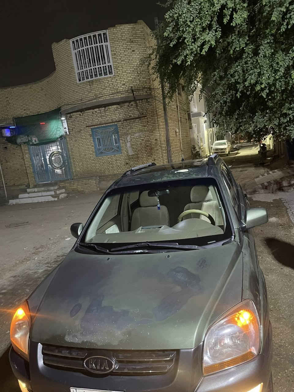 السلام عليكم
كية سبورتج 2006
السيارة مكفولة بس مبدل چاملغ امامي صفحت السدر يسرة والجنطة مبدلة
 شاشة اندرويد مصبوغة جمالية 
سعر 85 قفل رقم ذي قار خصوصي 
(***********)
باسم ابو زهراء
