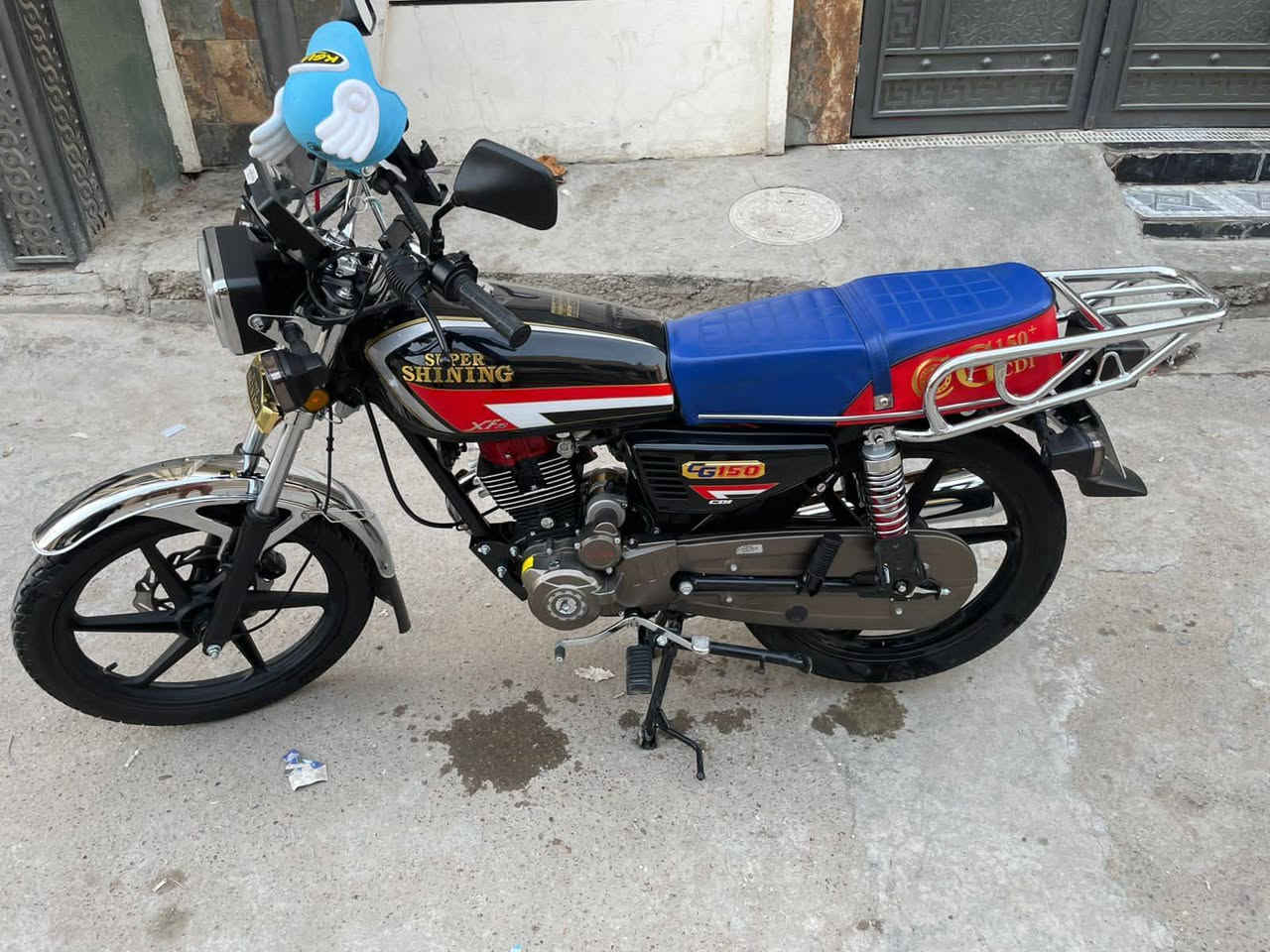 اعيوني من رخصت الادمن عندي دراجة كير SHlNIKG سعر 1900مليون جديدة امانت الله ماشية 3000مرقم رقمين تايرات جديدة اي نقص مابية تصال 772 209 0313
