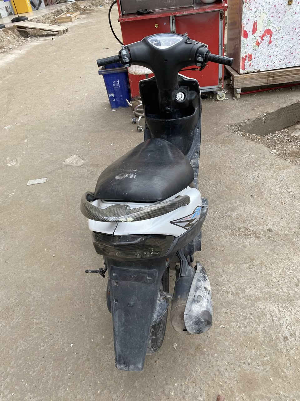 سلام دراجه ماكس للبيع سعر 450 وبيها مجال دراجه كلها شغاله كهربايات تجي تفحص وهاي شوفت عينك موجود تصال وتساب *********** مكاني بغداد زيونه
