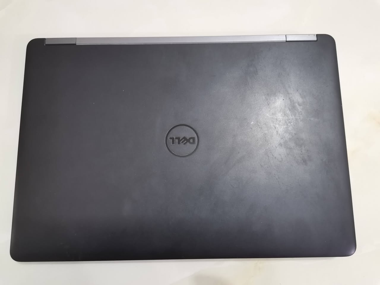 السلام عليكم
لابتوب للبيع نوع Dell  
المعالج intel core i5 الجيل السادس 
الذاكرة 256 ssd 
الرام 8g ddr4 
الشاشة full HDحجمها 14 بيها كاميرا 
كرت الشاشة داخلي intel(R) HD Graphics 520 
كيبورد ضوئي عربي انگليزي 
بطارية ممتازة تستمر اكثر م̷ـــِْن ساعتين 
جهاز نسبة نظافته 99‎%‎
ما مفتوح ولا مصلح 
ملحقاتها شاحنة أصلية فقط 
السعر ٢٥٠ و بي مجال 
مكاني نجف شارع المطار القديم 
***********

