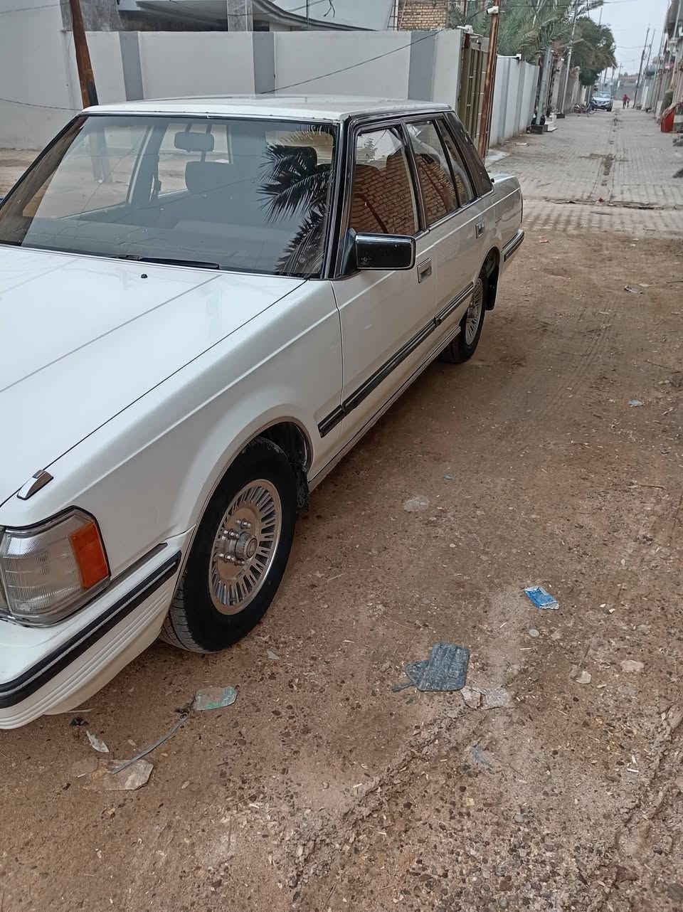 سلام عليكم 
سوبر موديل ٨٥ للبيع محرك بلادي جديد گير اوتوماتيك تخم تاير جديد  باتري جديد السياره عل وظع الشركه اللبلادي سنتر لوك اربع بيبان السعر ٦٥ وبيه مجال حك الظيافه السياره بيهه طخه بصيطه والباقي كفاله عامه
اتصل وبيك خير وتدلل ***********
