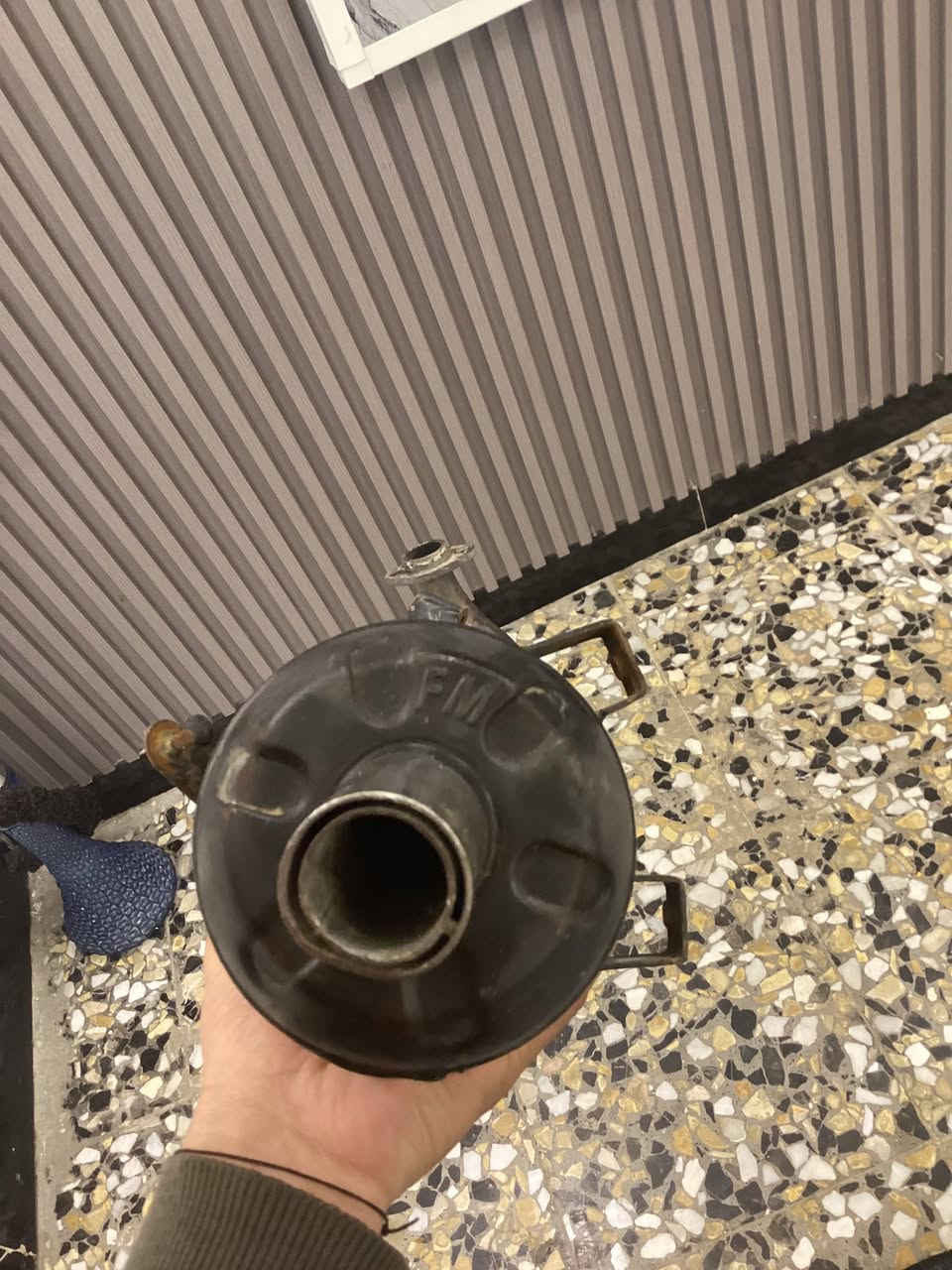 سلام عليكم صالنصه FM
سعر 25الف 
مكان بلديات شارع الكهرباء 
***********متوتجد واتساب
