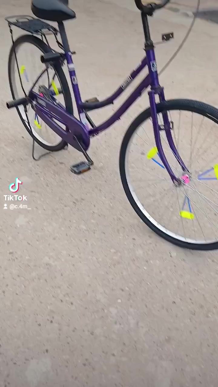 السلام عليكم 
سانتوس مديل ٢٢ الاصلي بايسكل كامل مكمل 
مجمبز شوفه عينك غراضه كامله جاملغات وبريك كدام
السعر خاص او واتساب ***********
