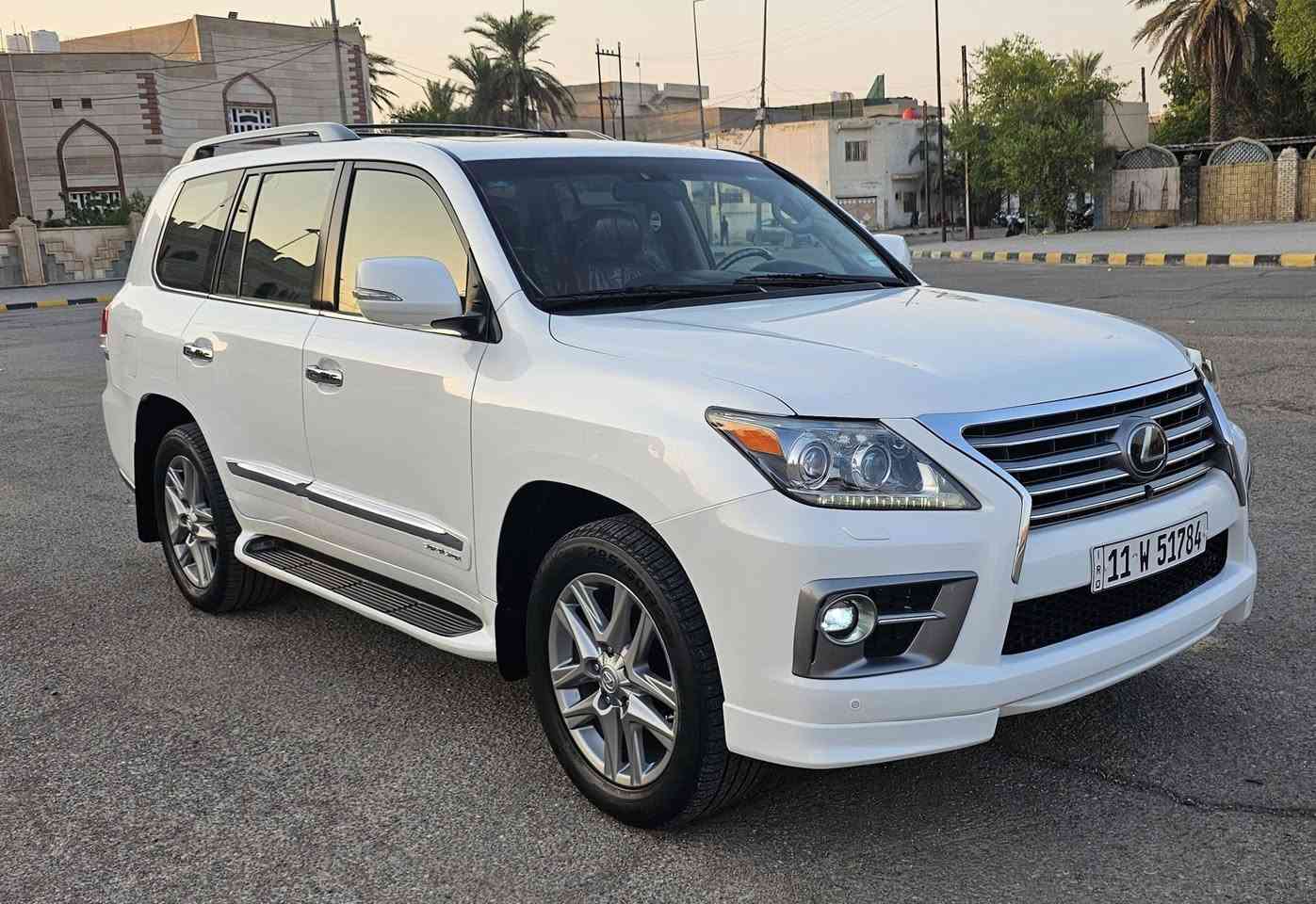 ‏للبيع لكزس LX 570 2013
رقم بغداد انكليزي بسمي تحويل ثاني يوم
          {  السعر  329  ورقة  }
السيارة مكفولة  مكفولة  ما عدة البسونار
——— 👇المواصفات 👇———
اللون: ابيض صدفي 
فول مواصفات ١/١ 
8 سلندر محرك 5700 
* داخل قرميدي 🟠
* 4 كامرات 🎥
* سلايت
*   كراسي جلد 
*   كراسي كهرباء 
* تبريد ثلج 🥶❄️
*   تدفئة تبريد بالكشن
*   ٣ شاشات اصلية 🖥
*   تشغيل عن بعد
*   جكات 
*   فور ويل
*   أنظمة قيادة
*‏ CRAWL نظام 
*   ثلاجة 
*   فول تحكم ستيرن 
*   ستيرن كهرباء
*   دبل كير ( عادي+ اوتوماتيك)
*   شفتات كير بالاستيرن
*   دبل حساس ( امامي+خلفي)
*   مرايات كهرباء (شفط)
*   لايت عدسة زنون عالي ناصي 
*   زراك لايت
*   ويل 20 🛞
*   ماشية 155 حقيقي

* السيارة بالواقع احلا من الصور 😍❤️

مكان السيارة كوت مركز المدينة📍

للأستفسار الأتصال ⬇️ ☎️
***********
