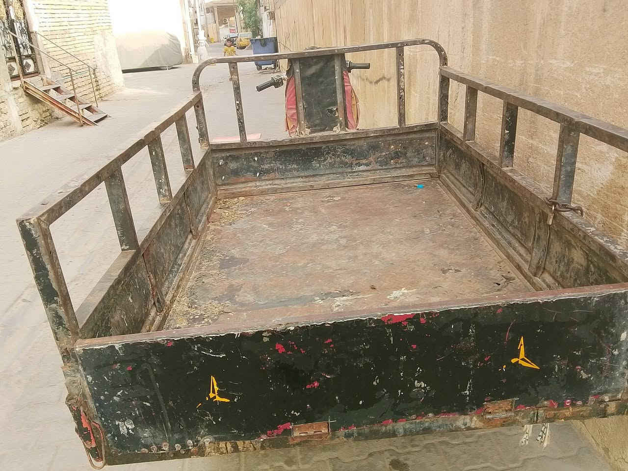 ستوته امتي ار ادوات للبيع سعرها 400وبيها مجال عنون بصره شارع اربعطعش تموز ***********
