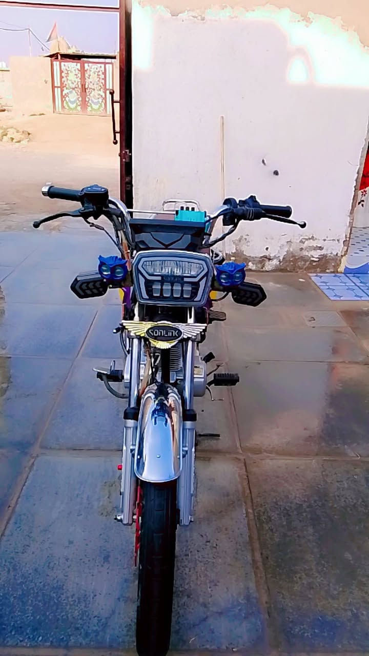 سلام عليكم دراجه للبيع موديل 24 محدث 25 الدراجه كلشي بيهه شقال خمسه كير السعر 700 وبيه مجال، ‏‪0773 645 7459‬‏
