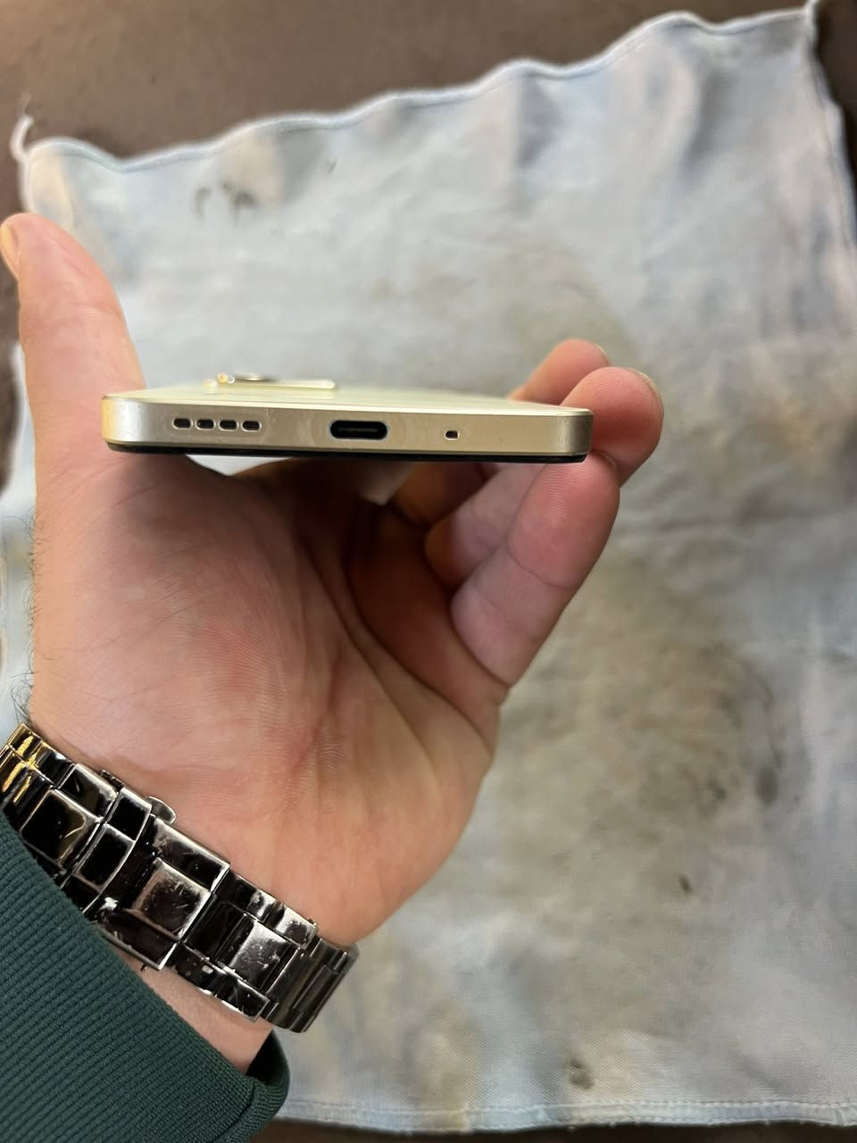 ريلمي c75 
ذكره 256 
رام 8+8
سعر 170 
جهاز نضافه 90/100 
شرط ما مفتوح 
بدون ملحقات 
***********
