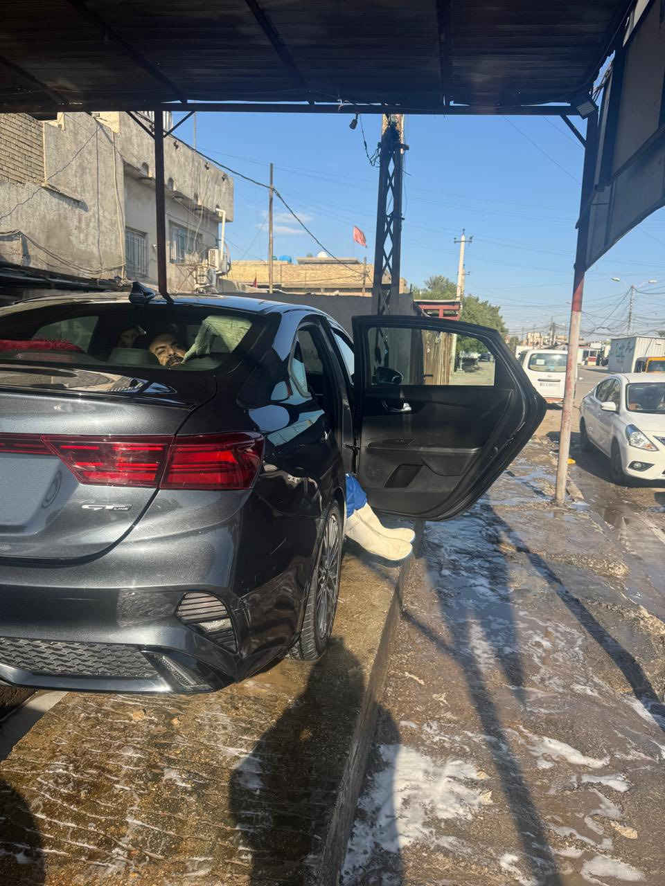 السلام عليكم
فورتي 2023 جيتي لاين وارد امريكي 
مرقم بغداد بأسمي 
الضرر كما موضح بل صور
منضومة غاز بيها 
بصمه 
تشغيل عن بعد 
فتحه 
رادارات امامي + خلفي 
حساسات 
تحديد مسار 
بعد مواصفات معروفة 
السعر 160 
العنوان بغداد 
رقم الهاتف ***********
