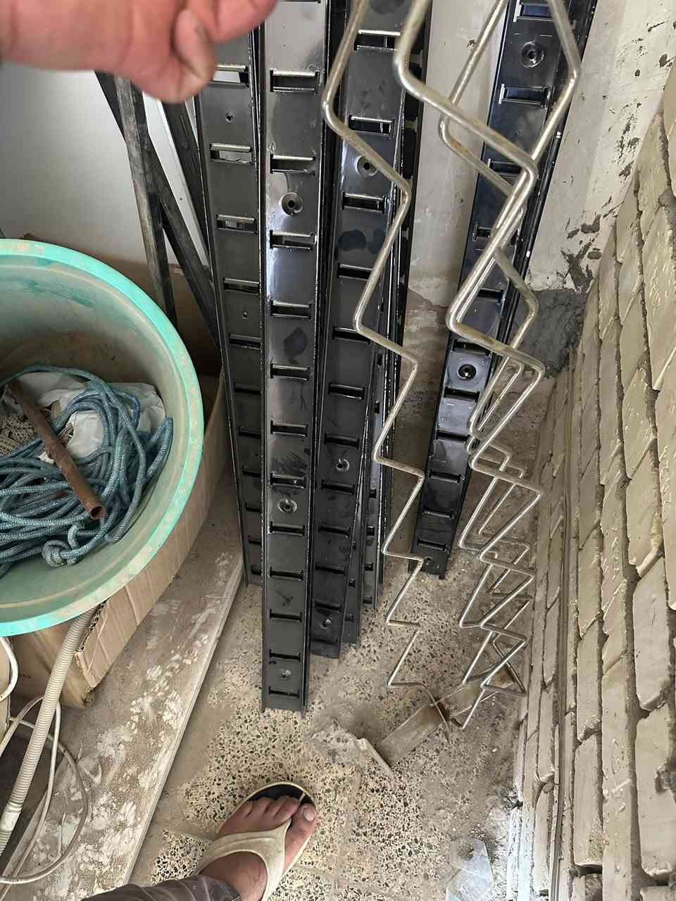 للبيع تعاليك 162قطعه ستاند حذاء 41قطعه استاند شقه11قطعه مساطر القياس 120+كرسي احذيه 50 قطعه سعر 400 دينار القطعه ابيعه شلع /***********
