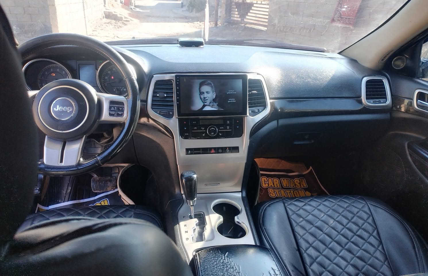 السلام عليكم لبيع  جيب لاريدو 2012 وارد امريكي  فول مواصفات السياره بها صبغ عام بدون كلبه السعر 122وبيها مجال العنوان بابل مسيب رقمي ***********
