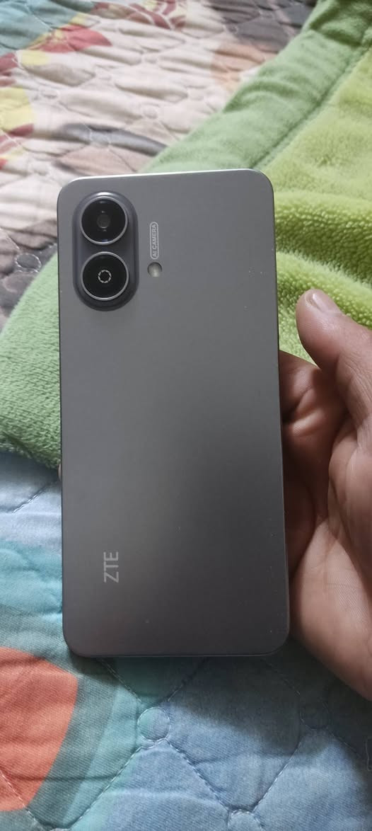 جهاز ZTE 
ذاكرة 64
عشوائي 6+4
 نظيف جدا شخط واحد مابي وأخو الجديد 
يجي وياه بس حافظة جهاز حلو وانسه الشحن ابد ما يصرف 
سعره 60 الف قفل 
مكاني كربلاء سيف سعد *********** كربلاء, العراق
