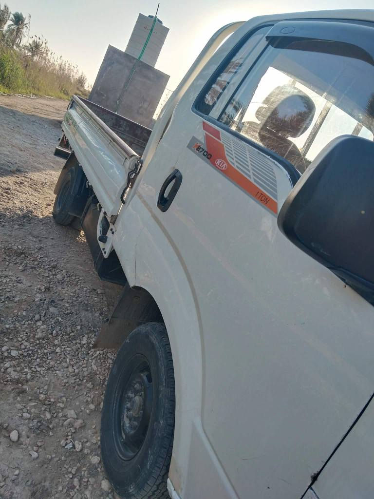 السلام عليكم (مكلف بل نشر)

كيا بنكو 2700
السيارة نضيفه واحلى من الصوره كامله مناقصها شي 
مكانها بغداد المحمودية 
رقم صاحب السيارة غير متواجده على نت 

‏‪0783 299 0406‬‏  هاشم صاحب السيارة بغداد, العراق
