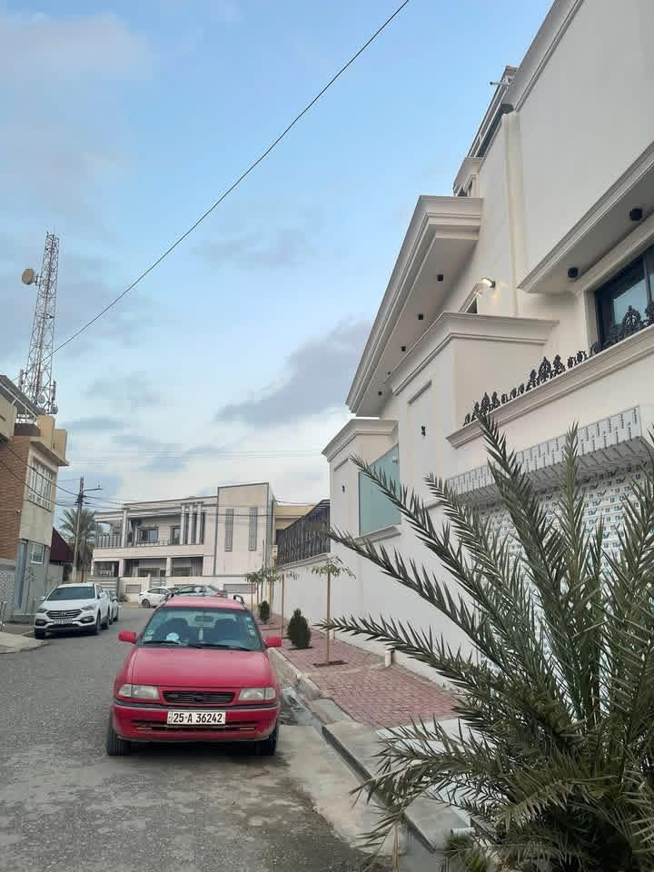 دار زراعي 3 طوابق للبيع موقع جداً مميز وراقي 

موقع الدار كركوك تسعين خلف استنساخ شيرين منطقة راقية جداً وهدوء 

♦️مساحة الدار 150 متر واجه 5 متر عمق 30 م

يحتوي الطابق الأول ع كراج سيارة ودرج داخلي وخارجي  وصحيات خارجية ومطبخ وصاله كبيرة للخطار   وغرفة نوم  وحده وصحيات داخلية 

طابق 2 غرفتن نوم مع صحيات وبلكونة 

طابق ثالث بيتونة كبيرة مع سطحين 

الدار بناء حديث  يُباع مع الكاونتر والسبالت 

💵💵السعر ع الأتصال 💵💵

***********
