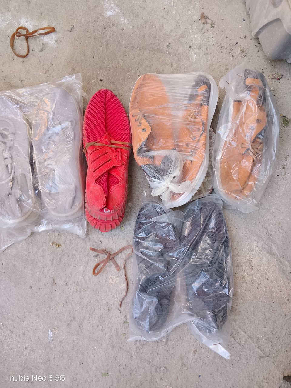 سلام عليكم عدي حذيه رجالي باله وحلوه مكان كربلاء بيع 
كلهن نتصل *********** نضيفات كلش
