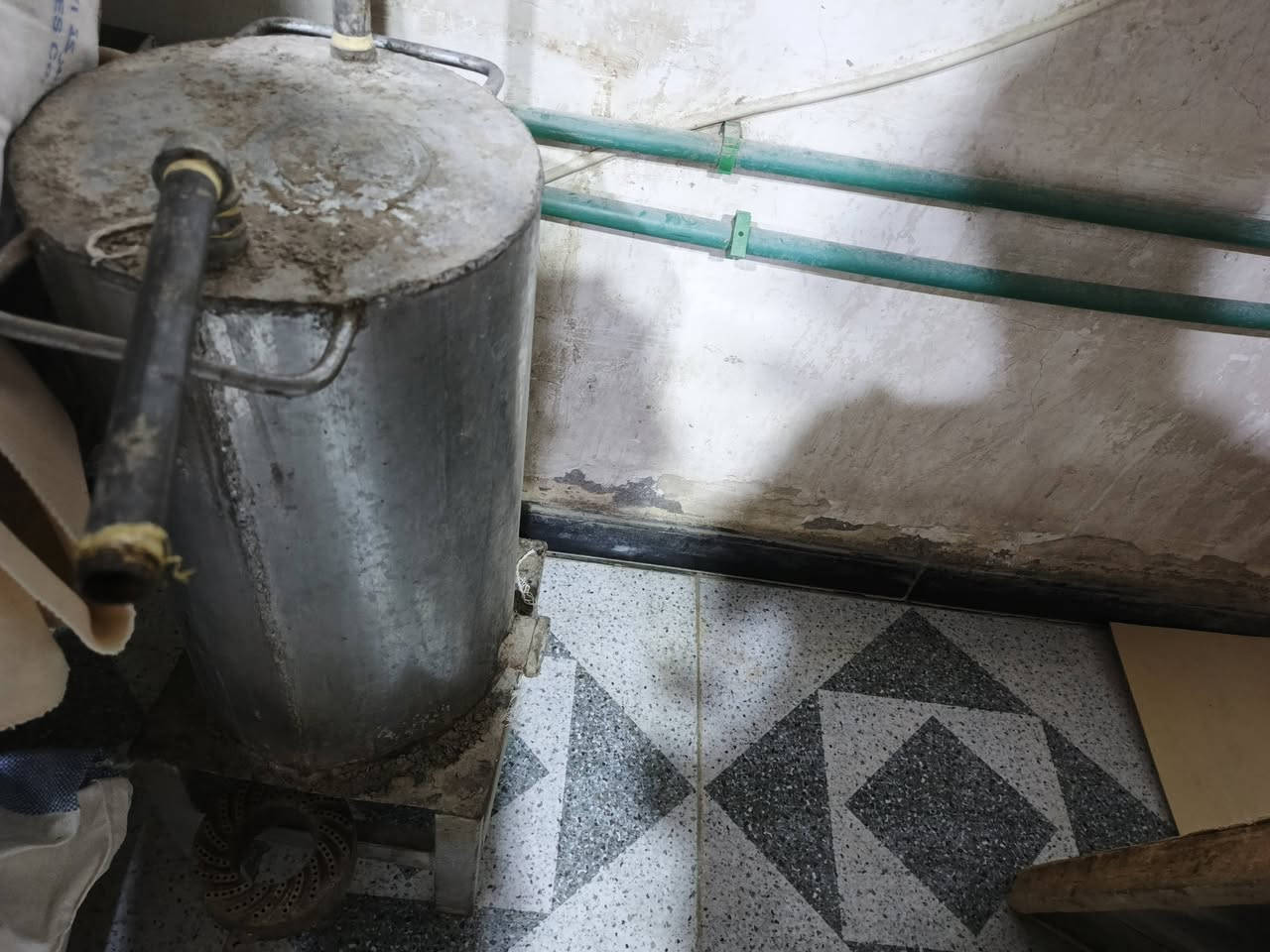 فرن جديد مامشتغل أبد مع خمارة مع طاوليات وكذلك بطل خمارة وكذلك ميز عدد ٢ 
العنوان/ناصريه سوق الشيوخ
للاتصال ع الرقم ***********
