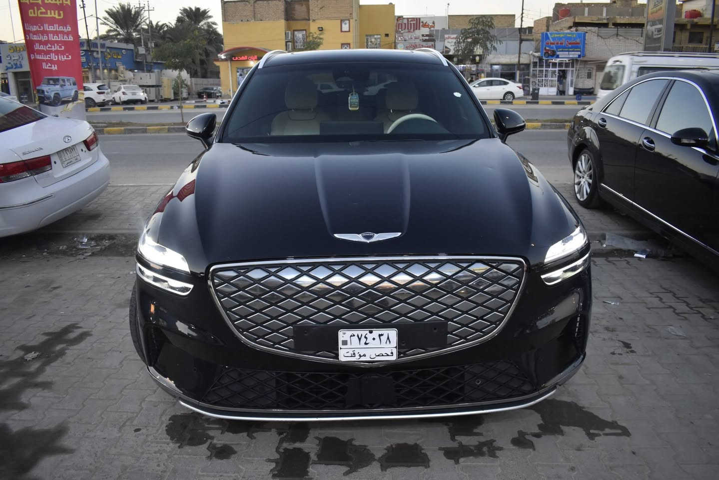 024 GENESIS ELECTRIFIED GV70 ADVANCED AWD ⚡
الوحيدة بهالدرجة من الرفاهية ✨

📄 وارد أمريكي / نظافة فوق الممتازة
وماشية فقط 17,000  ✅
جاهزة للاستعمال فوراً

💫 المواصفات الخرافية:

دفع رباعي كهربائي (AWD) بمحركين 🔋

بطارية 84 kWh مداها يوصل 420 كم بالشحنة الواحدة 🚘

شحن سريع من 10٪ إلى 80٪ بـ أقل من 20 دقيقة ⚡

شاشة وسطية ضخمة + عدادات رقمية متطورة 📱

مقاعد جلد بتدفئة وتبريد ❄️🔥

فتحة بانوراما 🌅

كاميرات 360° + حساسات أمامي وخلفي

نظام صوت فخم + إنارة داخلية LED

💵 السعر: [295$] قابل للتفاوض

***********

باسمي شرط مكاتبة مرورية 

🚘 سيارة فخمة، متطورة، وتستحق التجربة بكل معنى الكلمة 💎
