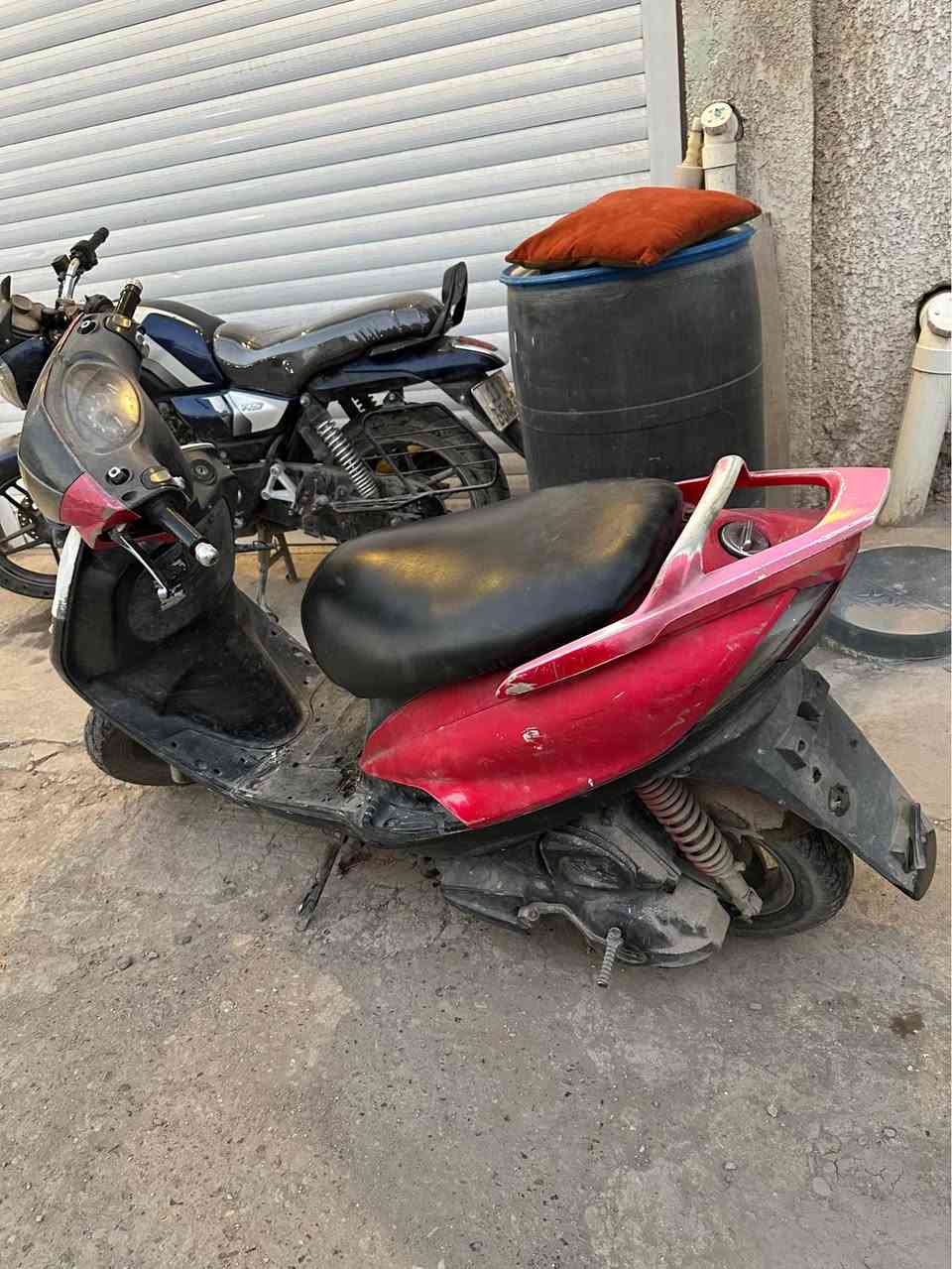 دراجة ماكس 140 للبيع 
شغاله سلف 
بسعر 310
مكان بغداد الكريعات
*********** بغداد, العراق
