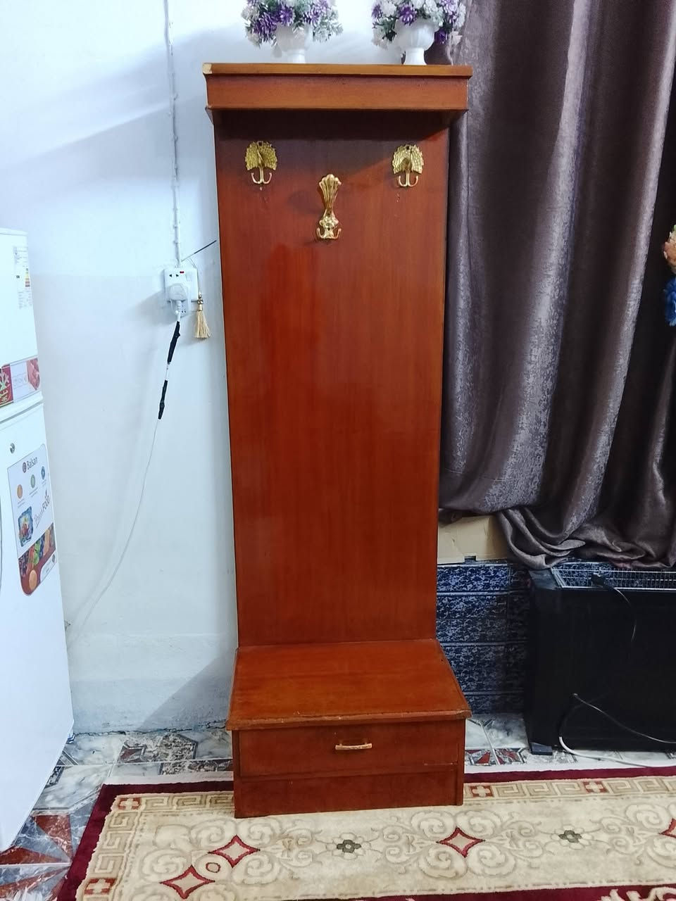 غرفـة أخـشاب للبيع الـسعر 350 وبيها مجال بصيط الأستفسار ع رقم ***********
