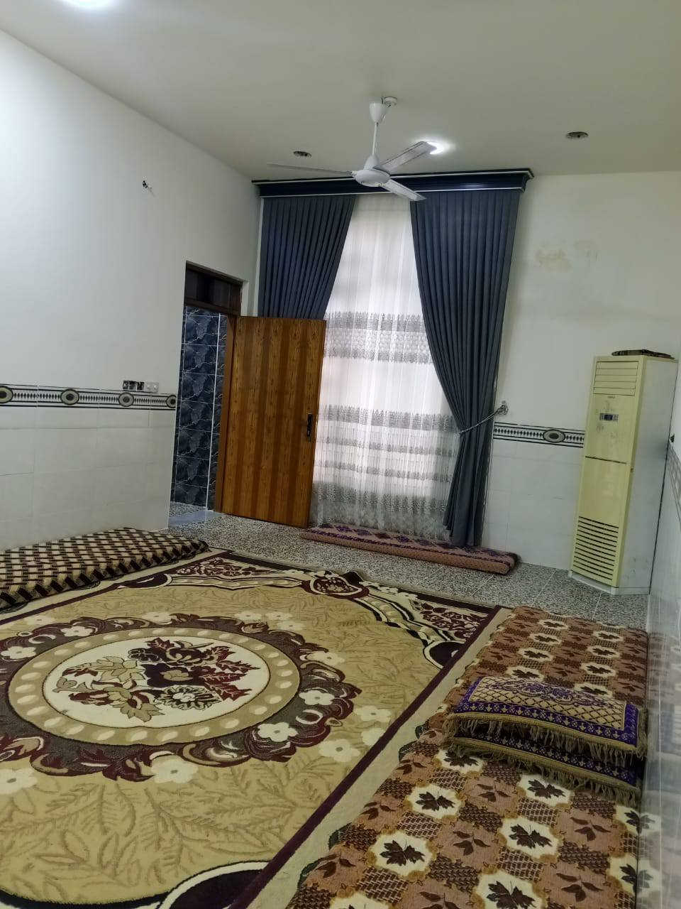 دار للبيع في الفلوجه الشهداء عمارة الجنابي مقابيل اسواق المصطفى المساحه 250 نوع العقار طابو صرف باسم شخص واحد البيت كامل الطابق الارضي نضام دراج خارجي الطابق الثاني غير مسكوف يتكون البيت من غرفتين وصاله وحمامات ومخزن وهول واستقبال ومطبخ للستفسار أكثر اتصل *********** /*********** /***********
