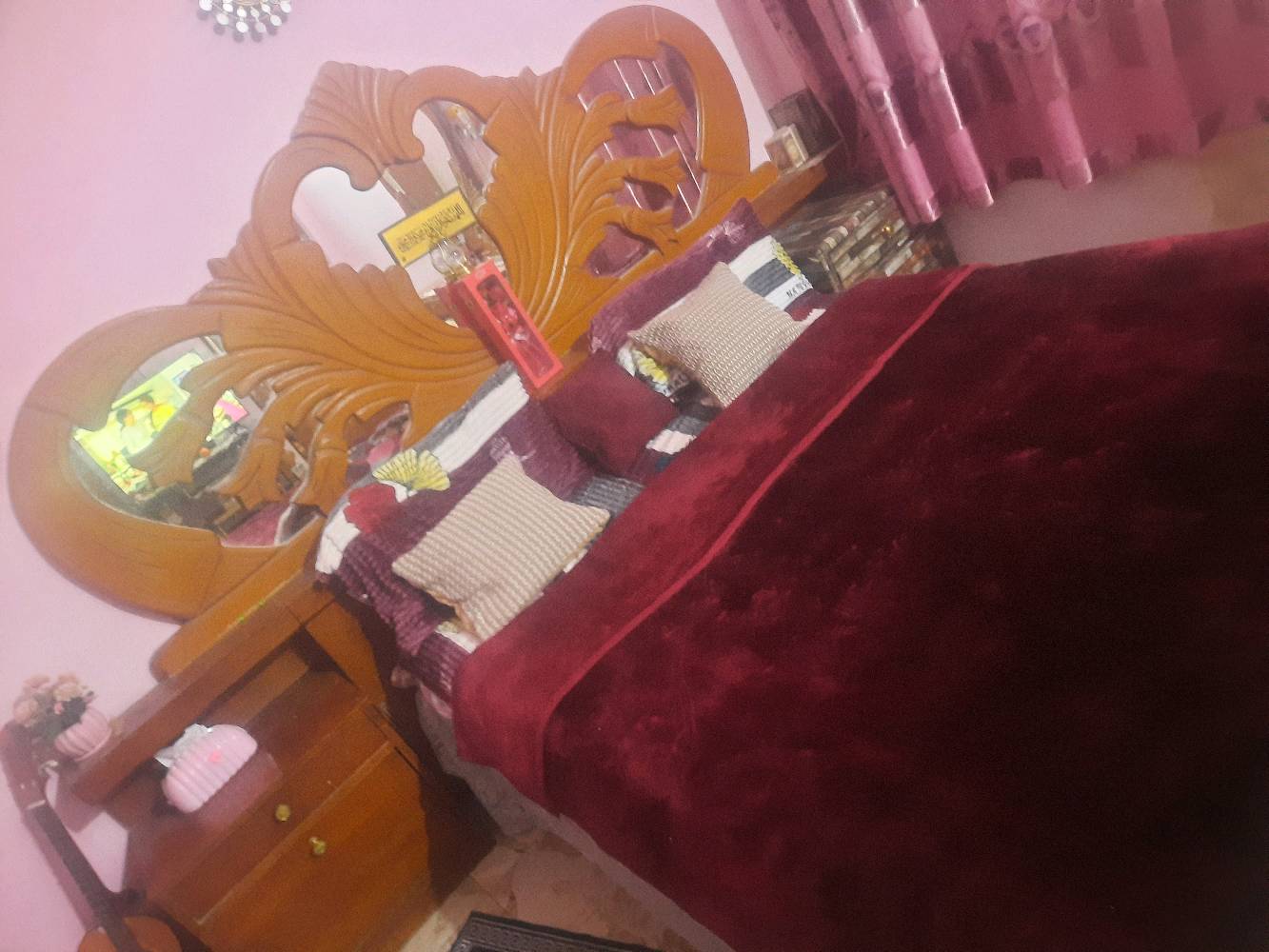 غرفة نوم ميز سرير وكنتور 
السعر ٣٠٠ الف 
العنوان الانبار الفلوجة