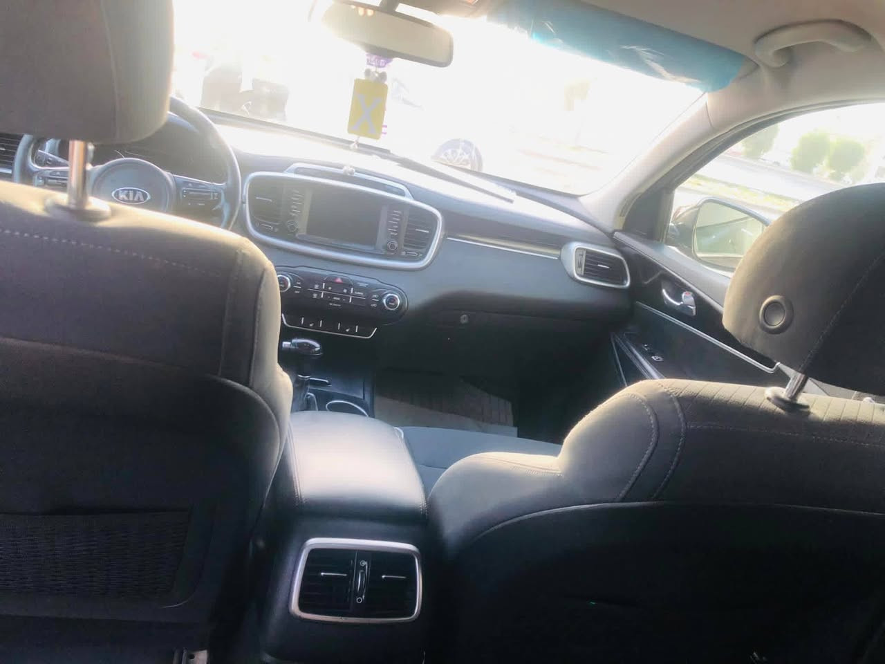 السلام عليكم 
سورنتوا 2018 أمريكي 
حادثه 
جاملغ وبنيد 
وبيه صبغ بل جاملغ الخلفي 
عكس السايق بدون دواخل 
مكينه 2400 
4 سلندر 
مكان السياره حله حي الصحه 
رقم أنكليزي بأسمي 
الاستفسار الاتصال على الرقم التالي 
***********
