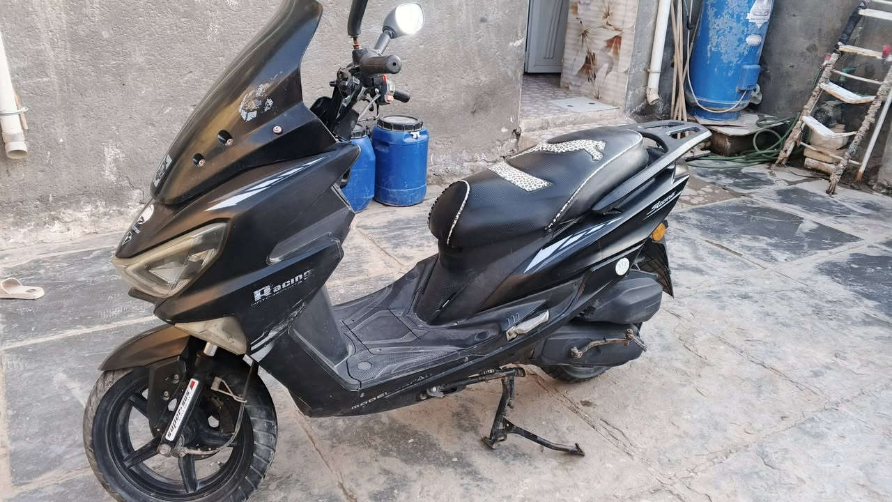 السلام عليكم دراجه سترونك نظيفه كلشي شغال بيها ما بيها اي نقص السعر خاص مكاني كوت ***********
