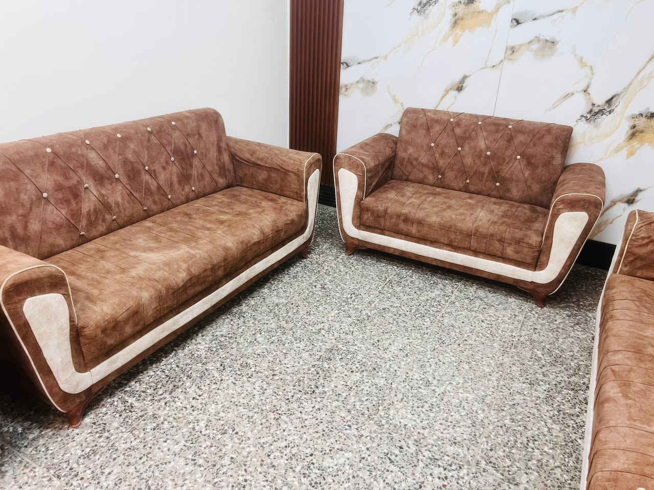 اغراض للبيع بسعر مناسب جداً 
تخم 10 مقاعد كله بلوك تفصال
ميز طعام 4 كراسي ثلاجه 5 قدم 
ميز بلازما تركي قطعتين وحده تعليك بالحايط وحده ارضي العنوان بغداد


**إذا كنت صاحب هذا الإعلان وتريد حذفه لأي سبب، رجاءا أرسل رسالة إلى الدعم الفني**