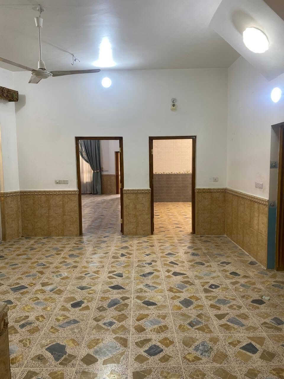 مكتب اكرم الحاتمي للعقار   ***********
==================================

  دار للبيع المساحة 250 متر طابو صرف  

حي ميسان قطاع 15 قرب شارع البوريات 

==================================
                               
   يحتوي ع /غرفتين وصالة ومطبخ وأستقبال 

وصحيات داخلية وخارجية ومكشوفة وطارمة كبيرة

         بناء طابوق والسقف صب كونكريت 

                البيت فارغ غير مسكون 

             السعر 270 مليون وبي مجال 

للاستفسار الاتصال بالرقم  *********** وات سآب 

                       او مراجعة المكتب

               عنوان المكتب النجف الكوفة 
  
   حي ميسان شارع الكيات مقابل اسواق حليم
