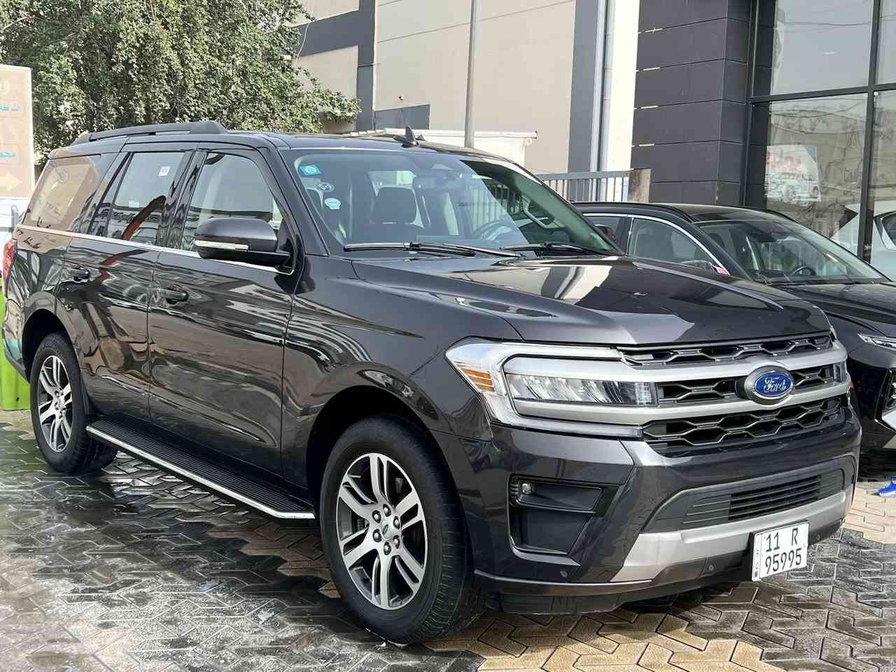 السلام عليكم…
فورد اكسبديشن بترة 
موديل 2023 
ماشية: 7 الاف فقط 
فول مواصفات ( بانوراما ، كشنات جلد تدفئة تبريد ، كشافات ، صندوك كهرباء، كشنات حته الاخيرات كهرباء،كشنات خلفية هيترات، بصمةتشغيل عن بعد، دخول ذكي ، رادارات وحساسات ٣٦٠ درجة، تحديد مسار قيادة ذاتيه ،كاربلاي بلوتوث  مرايات شفط ،وباقي مواصفات المعروفه )

حادث موضح بالصور: ( صبغ جاملغ خلفي + جانت طخه بالصندوك هم نصبغ على كدها … بدووون ايرباك مطاك بيها ايرباك) بجم كبس….

مكان السياره : بغداد 

السعر: 42,500$ 

شراي اتصل وتدلل : ***********
