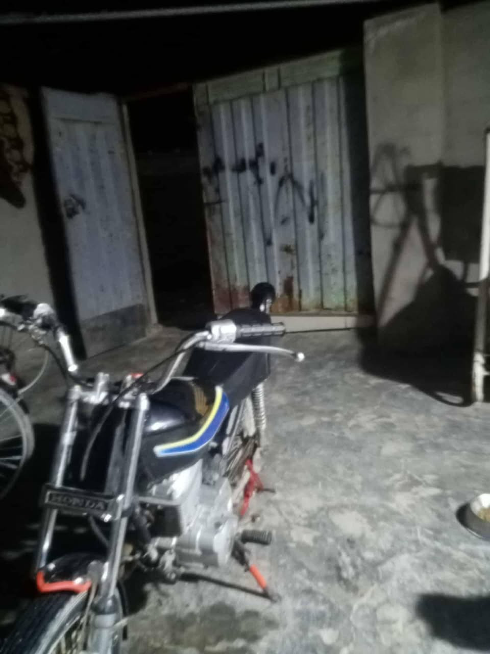 كلك كلك للبيع بيه خيط بخار
***********
