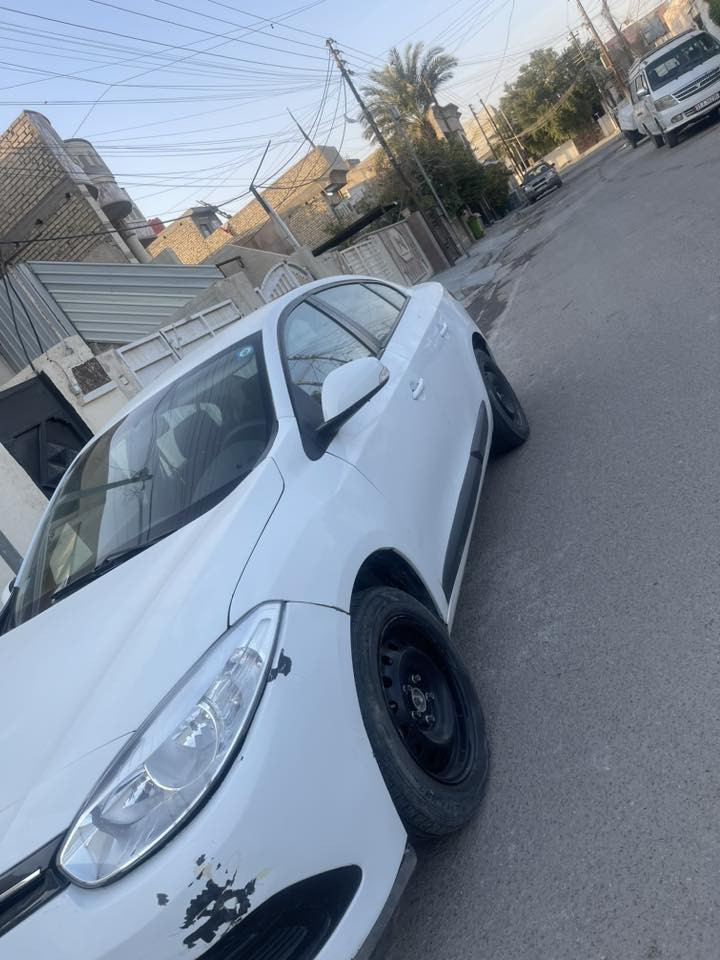 عندي رينو فلونس مديل ٢٠١٦ سياره نضيفه وكشره كلش نضيف لون ابيض رقم بغداد جديد بسمي مكانه بغداد حي الجهاد صدر امامي خلفي جديد تدفئه تبريد كهربائياته عله وضع الشركه باتري جديد محرك ممفتًوح اما الكير اني صارلي سنتين امشي علعادي لان كير الرينو معروف يخربط بلنمر والله حته مخافضات اروح بيه كلشي ماعليه وسعره مناسب ٦٧ وبيه مجال لشراي الرقم بي واتس اب ***********
