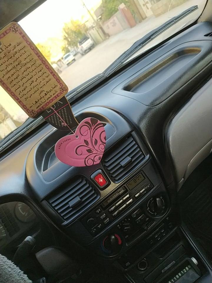 نیسان سەنی یابانی ڕەقەم هەولێر مۆدیل 2001 ڕەقەم و سەنەوی و وەکالەی بەشەرتە گێڕ و مەکینەی بەشەرتە هەموو گیانی بەشەرت ما شاء اللە زۆر جوان پاکە ڕەنگی سلڤەربووە کراوە بەسپی لەسەر سەنەویش کراوە بەسپی بۆ جوانی سبوغ عامە تەنها چەمەلی دواوە لای سەیاقی دوو بست لێدراوی هەیە هەموو شتی بەشەرتە ماڵی فەقیرە 
شوێن ڕانیە ژمارەی خاوەن *********** رانية, السليمانية
