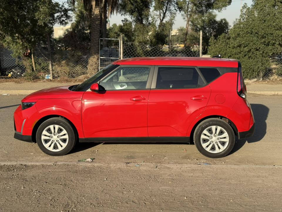 كيا صول 2024 وارد امريكي صور الحادث مرفقه بالمنشور
مواصفاتها 
شاشه كبيره 
كامره دواره 
تحكمات ستيرن جهتين 
ويل كب 
ماشيه 22 الف 
رادارات 
تحديد مسار
السياره حره بدون ارقام وباسمي 
السعر 147 
للاستفسار ‭0772 369 4676
