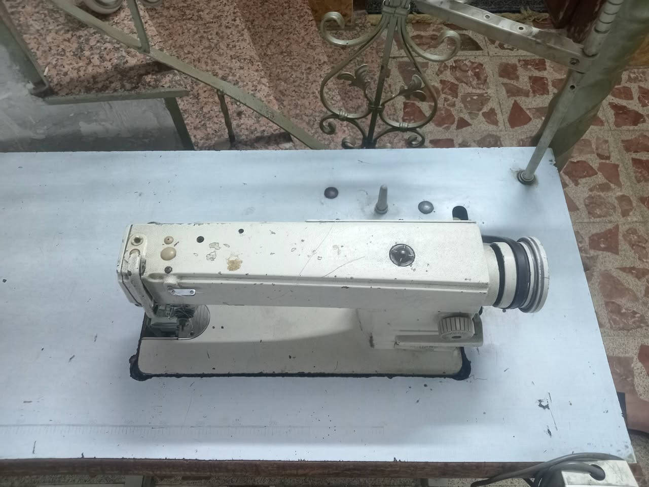 مكينه صناعية شغاله وخياطها جيد النظافه والعيوب حسب ماموضح بالصور السعر 110 وبيها مجال بسيط مكانها بغداد مدينة الصدر هاتف ***********

