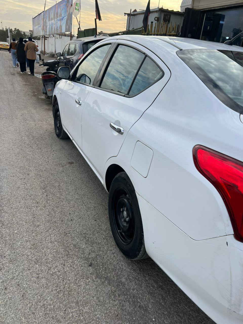 سلام عليكم شباب سياره نيسان سني هندي ابو علامه زركه موديل 2020 خليجي رقم بغداد شاشه كبيره تبريد ثالج تدفه تخم مال تاير جديد مكان بغداد بلديات شارع كهرباء سعر 105 وبي مجال حك جيه والله خير من االله سياره و مراوس همين ارواس رقم تلفون ***********
