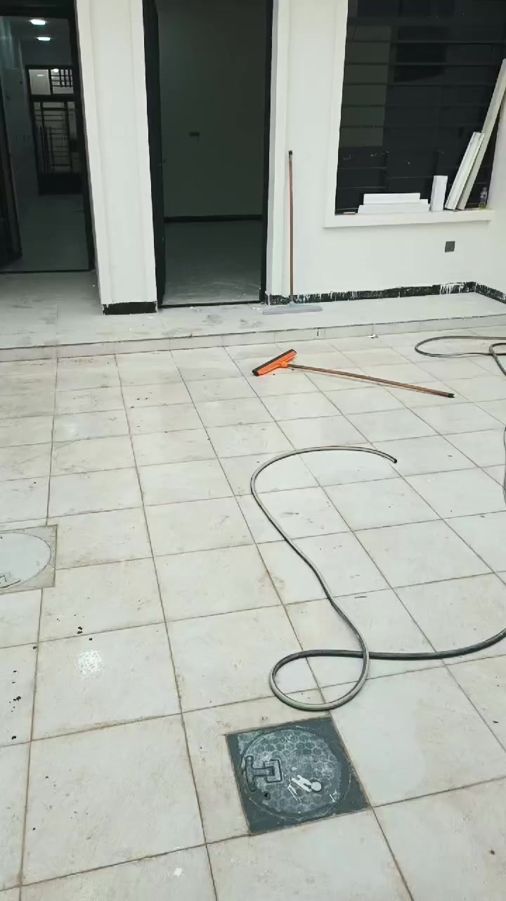 دار للبيع 🏠 
المساحة 150متر 
واحه 5متر 
ونزال 30متر 
طابو زراعي سند 25حق التصرف 
يتكون من طابقين 
الاول /صاله ومطبخ وحولي وغرفة نوم وصحيات 2
الطابق الثاني/2غرف نوم وحولي وصحيات 
شارع عرضه 9متر 
قرب مقاطعه 3/10
للاستفسار الاتصال على الارقام 
*********** بي واتساب 
***********
