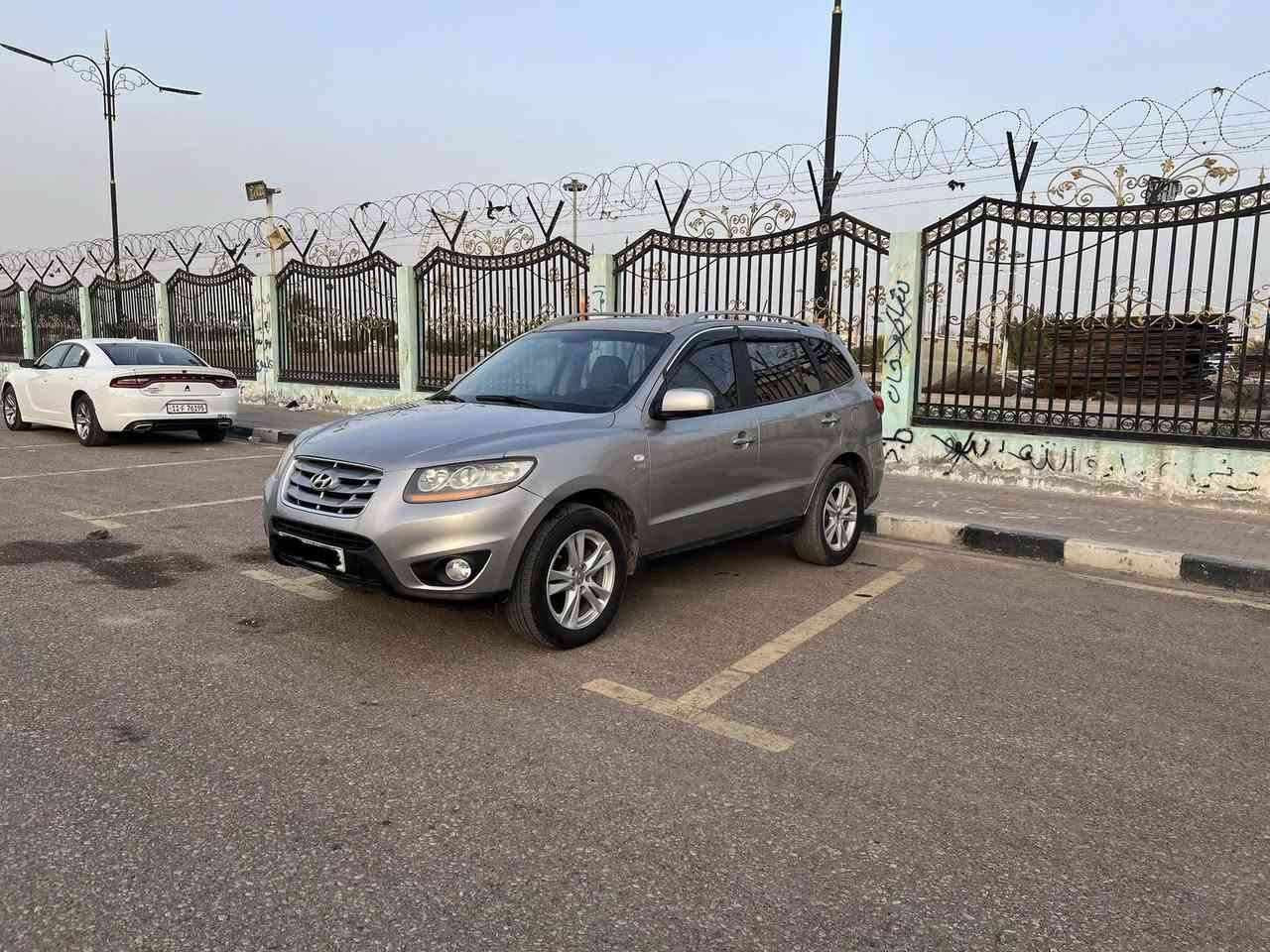 السلام عليكم 
سنتافي 2010 ادوات 
گاز گصه جنطه شغل درجه اولى 
متومه ارقام وسنويه وبيه حصه بكل المحافضات 
الحداديه 100‎%‎ 
گير ومحرك مكفولات على وضع الشركه 
تبريد تدفئه 3 قطع 
7 راكب 
تخم تاير جديد هسه شاده 
فول مواصفات 
فتحه 
كشنات جلد + تدفئه 
وباقي المواصفات معروفه 
مكان السياره : ميسان 
السعر : 50 
رقم الهاتف : ***********
